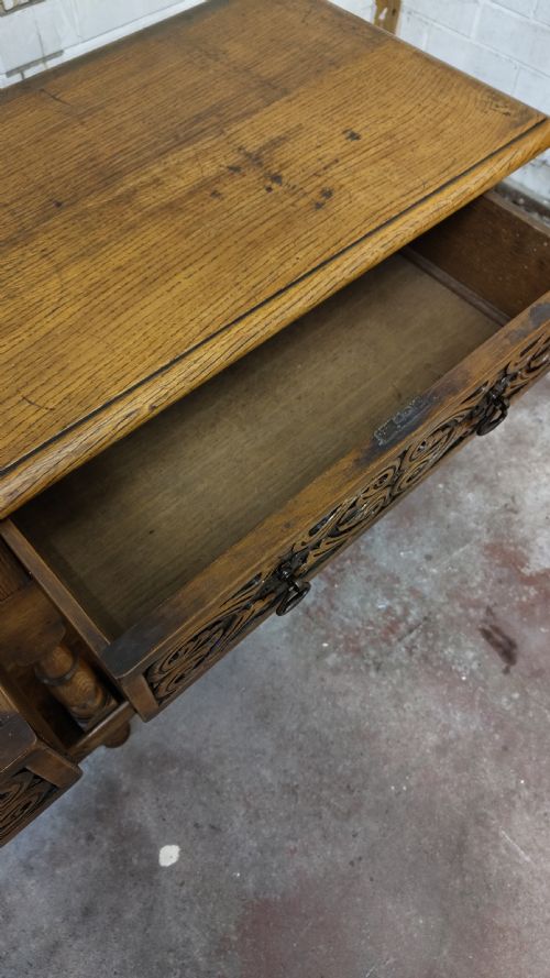 EARLY 20TH CENTURY SOLID CARVED OAK SIDEBOARD CONSOLE - ADDITIONAL PHOTO 13