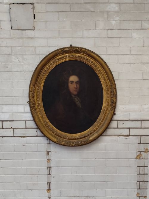 LARGE ANTIQUE EARLY GEORGIAN OIL ON CANVAS PORTRAIT OF AN UNKNOWN GENTLEMAN IN A PERUKE - ADDITIONAL PHOTO 9