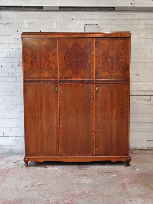 ANTIQUE EDWARDIAN BURR WALNUT TRIPLE WARDROBE ARMOIRE COMPACTUM - ADDITIONAL PHOTO 1