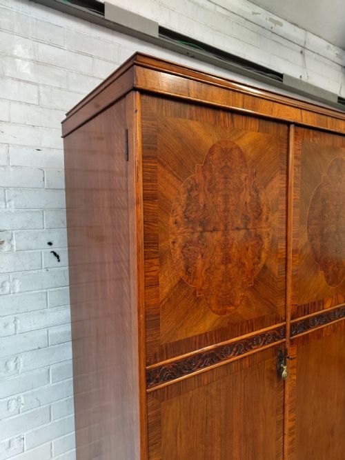 ANTIQUE EDWARDIAN BURR WALNUT TRIPLE WARDROBE ARMOIRE COMPACTUM - ADDITIONAL PHOTO 3