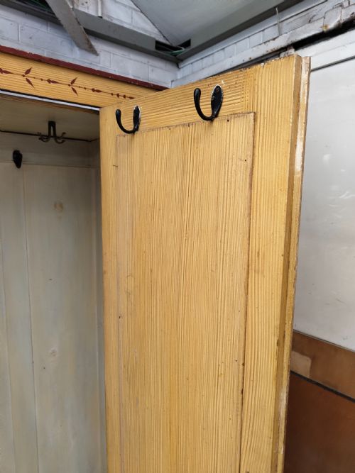 ANTIQUE VICTORIAN AESTHETIC MOVEMENT PAINTED SCUMBLED PINE SINGLE HALL WARDROBE - ADDITIONAL PHOTO 3