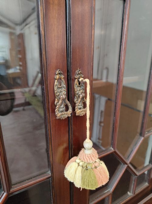 ANTIQUE EDWARDIAN CHIPPENDALE STYLE MAHOGANY DISPLAY CABINET ON STAND - ADDITIONAL PHOTO 7