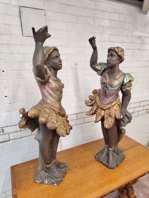 LARGE ANTIQUE PAIR OF EARLY 20TH CENTURY CHALKWARE POLYCHROME PAINTED VENETIAN BLACKAMOOR FIGURES - ADDITIONAL PHOTO 6