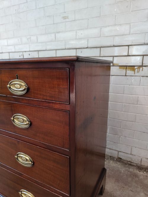 A GOOD ANTIQUE GEORGIAN MAHOGANY CHEST OF DRAWERS - ADDITIONAL PHOTO 1