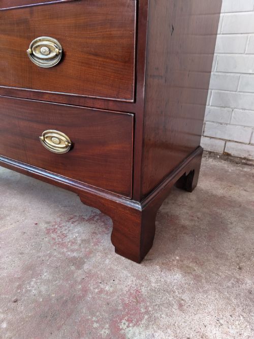 A GOOD ANTIQUE GEORGIAN MAHOGANY CHEST OF DRAWERS - ADDITIONAL PHOTO 2