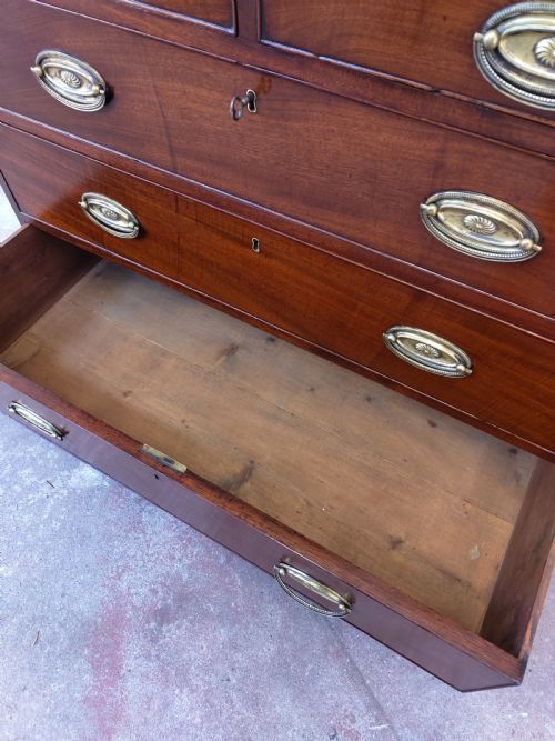 A GOOD ANTIQUE GEORGIAN MAHOGANY CHEST OF DRAWERS - ADDITIONAL PHOTO 10