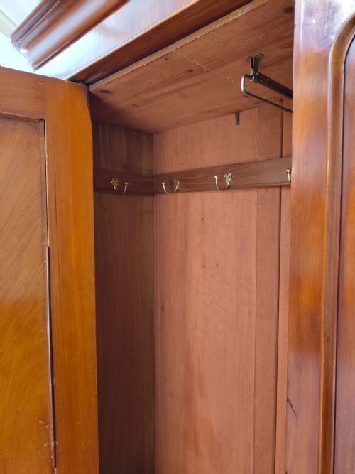 ANTIQUE VICTORIAN SOLID MAHOGANY SINGLE HALL WARDROBE ARMOIRE COMPACTUM - ADDITIONAL PHOTO 1