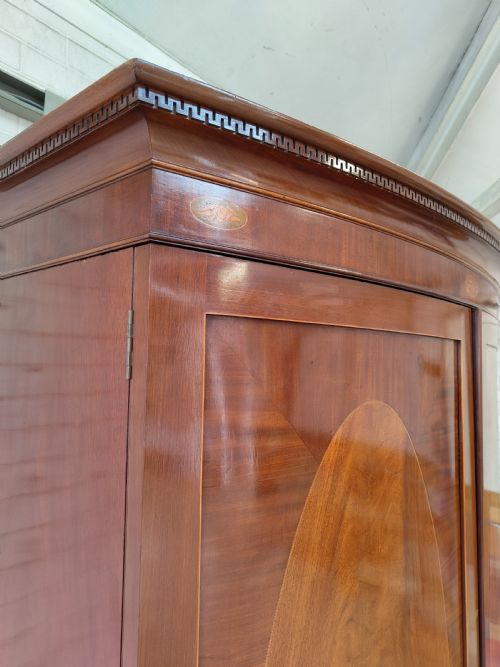 ANTIQUE EDWARDIAN SOLID MAHOGANY BOW FRONTED DOUBLE WARDROBE - ADDITIONAL PHOTO 5