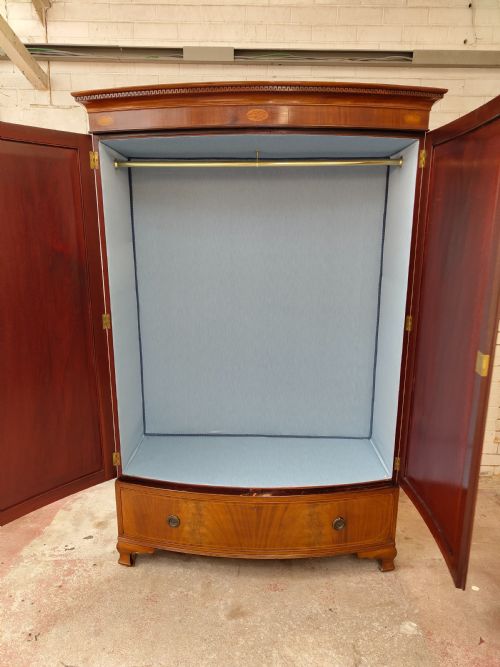 ANTIQUE EDWARDIAN SOLID MAHOGANY BOW FRONTED DOUBLE WARDROBE - ADDITIONAL PHOTO 6