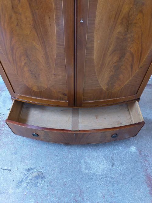 ANTIQUE EDWARDIAN SOLID MAHOGANY BOW FRONTED DOUBLE WARDROBE - ADDITIONAL PHOTO 7