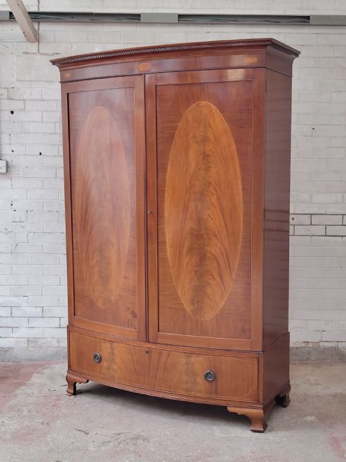 ANTIQUE EDWARDIAN SOLID MAHOGANY BOW FRONTED DOUBLE WARDROBE - ADDITIONAL PHOTO 11