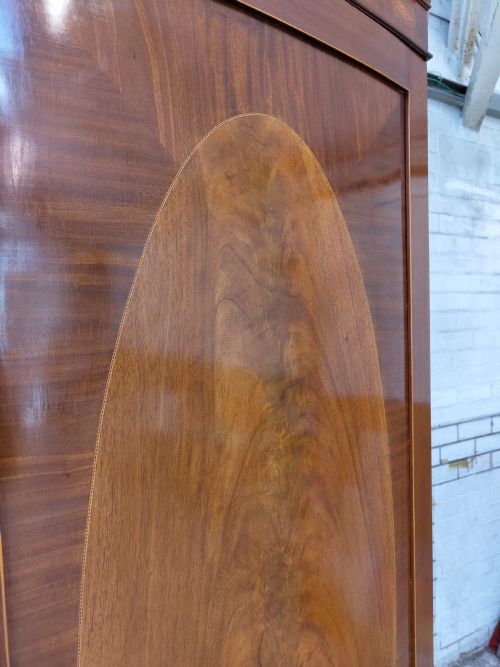 ANTIQUE EDWARDIAN SOLID MAHOGANY BOW FRONTED DOUBLE WARDROBE - ADDITIONAL PHOTO 14