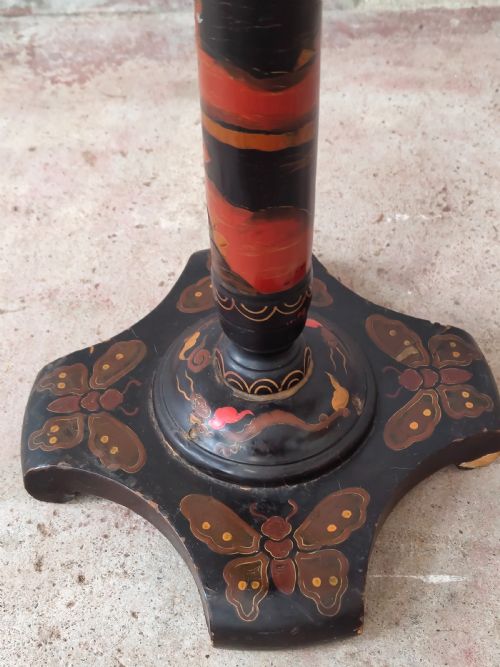 ANTIQUE EARLY 20TH CENTURY CHINOISERIE LACQUERED WINE TABLE - ADDITIONAL PHOTO 4