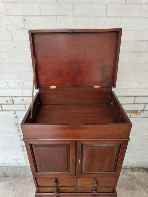ANTIQUE 19TH CENTURY SOLID MAHOGANY CAMPAIGN CABINET ON STAND - ADDITIONAL PHOTO 10