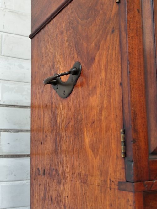 ANTIQUE 19TH CENTURY SOLID MAHOGANY CAMPAIGN CABINET ON STAND - ADDITIONAL PHOTO 13