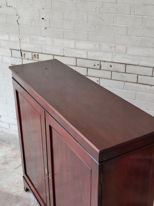 ANTIQUE REGENCY MAHOGANY ENCLOSED ADJUSTABLE BOOKCASE - ADDITIONAL PHOTO 2