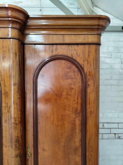 ANTIQUE VICTORIAN SOLID MAHOGANY TRIPLE WARDROBE ARMOIRE COMPACTUM - ADDITIONAL PHOTO 1