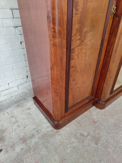 ANTIQUE VICTORIAN SOLID MAHOGANY TRIPLE WARDROBE ARMOIRE COMPACTUM - ADDITIONAL PHOTO 3