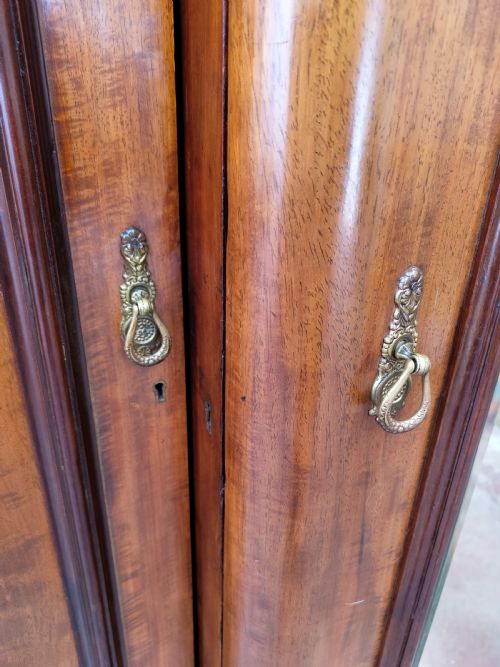 ANTIQUE VICTORIAN SOLID MAHOGANY TRIPLE WARDROBE ARMOIRE COMPACTUM - ADDITIONAL PHOTO 4