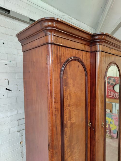 ANTIQUE VICTORIAN SOLID MAHOGANY TRIPLE WARDROBE ARMOIRE COMPACTUM - ADDITIONAL PHOTO 6