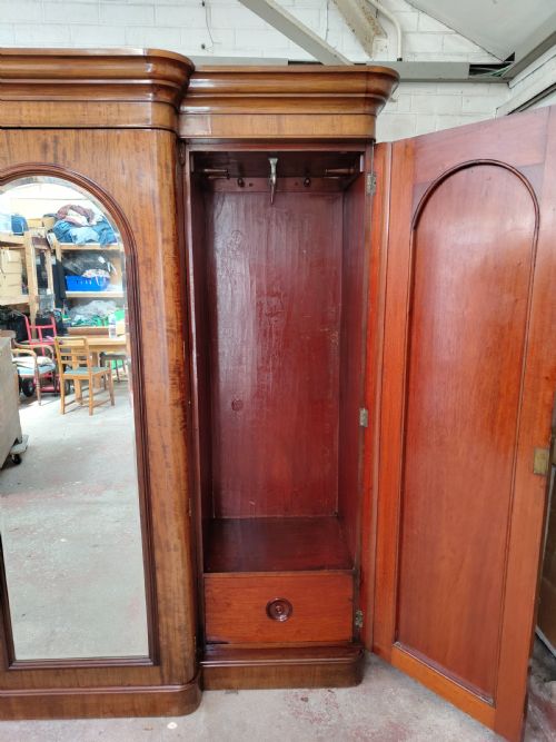 ANTIQUE VICTORIAN SOLID MAHOGANY TRIPLE WARDROBE ARMOIRE COMPACTUM - ADDITIONAL PHOTO 7