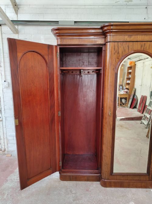 ANTIQUE VICTORIAN SOLID MAHOGANY TRIPLE WARDROBE ARMOIRE COMPACTUM - ADDITIONAL PHOTO 9