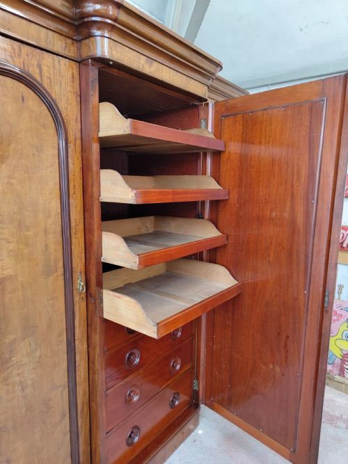 ANTIQUE VICTORIAN SOLID MAHOGANY TRIPLE WARDROBE ARMOIRE COMPACTUM - ADDITIONAL PHOTO 16