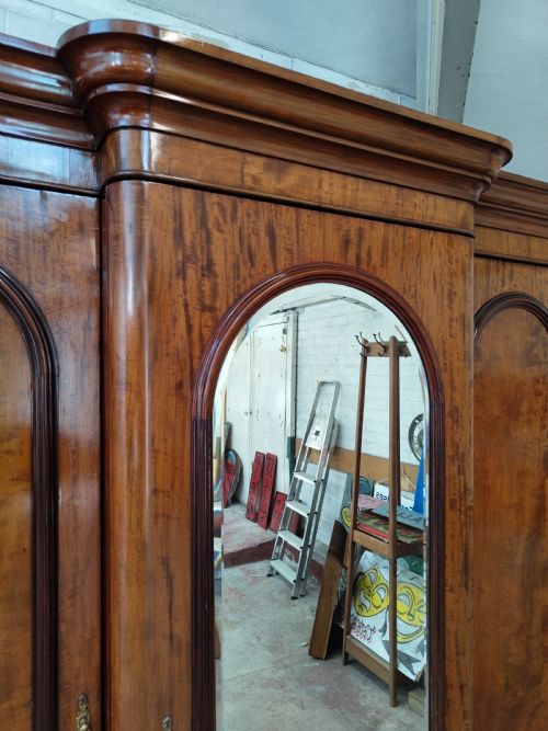 ANTIQUE VICTORIAN SOLID MAHOGANY TRIPLE WARDROBE ARMOIRE COMPACTUM - ADDITIONAL PHOTO 17