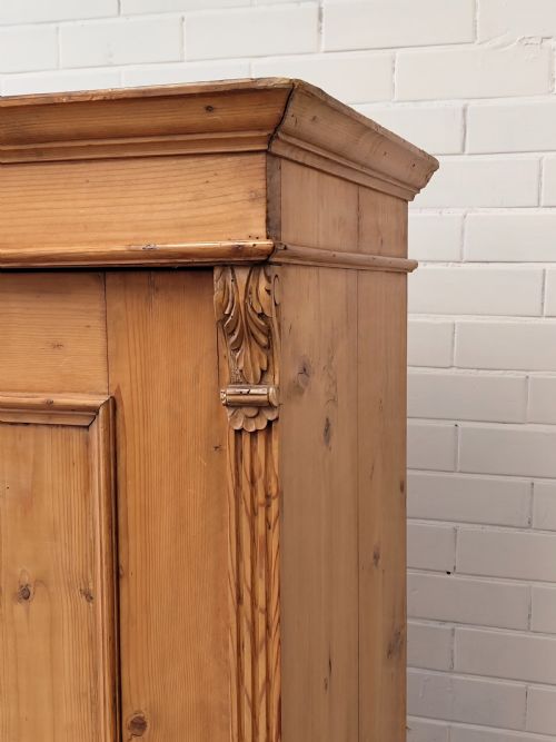 ANTIQUE LATE 19TH CENTURY FRENCH SOLID PINE DWARF HALL WARDROBE ARMOIRE COMPACTUM - ADDITIONAL PHOTO 3
