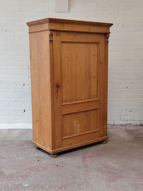 ANTIQUE LATE 19TH CENTURY FRENCH SOLID PINE DWARF HALL WARDROBE ARMOIRE COMPACTUM - ADDITIONAL PHOTO 4
