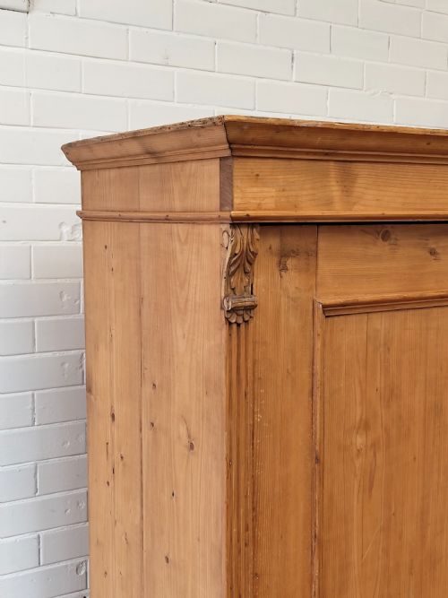 ANTIQUE LATE 19TH CENTURY FRENCH SOLID PINE DWARF HALL WARDROBE ARMOIRE COMPACTUM - ADDITIONAL PHOTO 5
