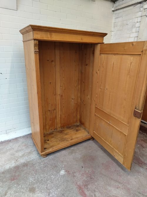 ANTIQUE LATE 19TH CENTURY FRENCH SOLID PINE DWARF HALL WARDROBE ARMOIRE COMPACTUM - ADDITIONAL PHOTO 6