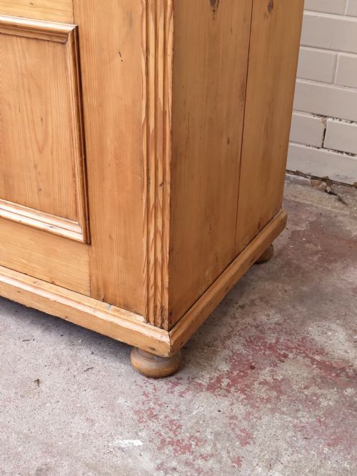 ANTIQUE LATE 19TH CENTURY FRENCH SOLID PINE DWARF HALL WARDROBE ARMOIRE COMPACTUM - ADDITIONAL PHOTO 9