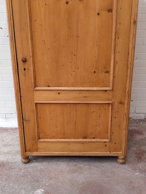 ANTIQUE LATE 19TH CENTURY SOLID PINE SINGLE DWARF WARDROBE ARMOIRE COMPACTUM - ADDITIONAL PHOTO 4