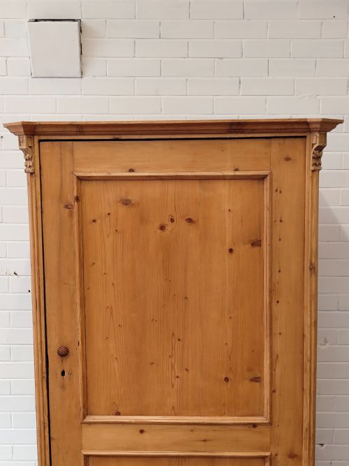 ANTIQUE LATE 19TH CENTURY SOLID PINE SINGLE DWARF WARDROBE ARMOIRE COMPACTUM - ADDITIONAL PHOTO 6