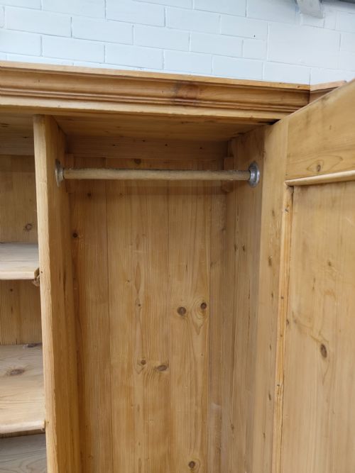 ANTIQUE LATE 19TH CENTURY SOLID PINE SINGLE DWARF WARDROBE ARMOIRE COMPACTUM - ADDITIONAL PHOTO 7
