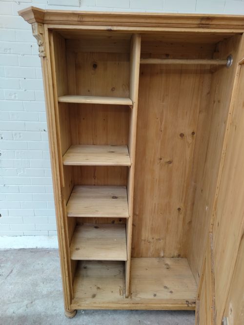ANTIQUE LATE 19TH CENTURY SOLID PINE SINGLE DWARF WARDROBE ARMOIRE COMPACTUM - ADDITIONAL PHOTO 8
