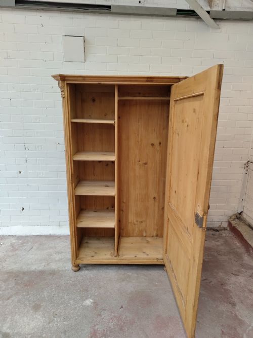 ANTIQUE LATE 19TH CENTURY SOLID PINE SINGLE DWARF WARDROBE ARMOIRE COMPACTUM - ADDITIONAL PHOTO 9
