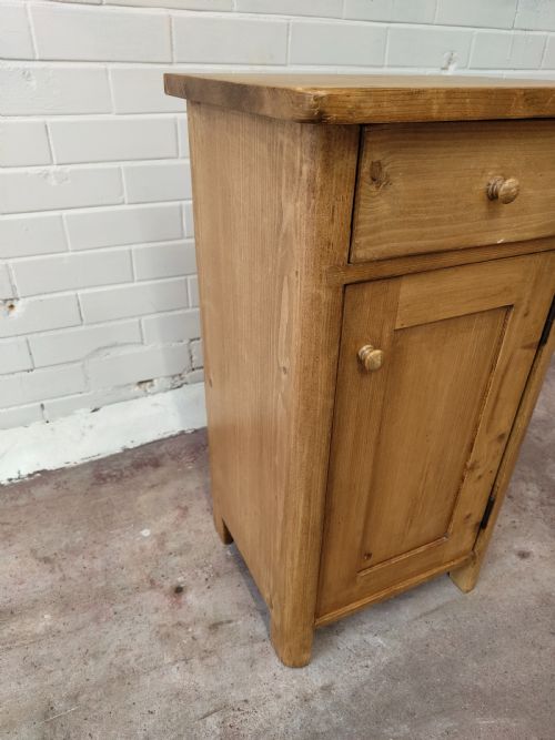 ANTIQUE EARLY 20TH CENTURY PAIR OF SOLID PINE FRENCH BEDSIDE TABLES CUPBOARDS - ADDITIONAL PHOTO 5