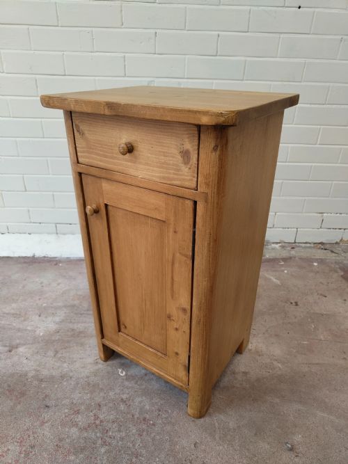 ANTIQUE EARLY 20TH CENTURY PAIR OF SOLID PINE FRENCH BEDSIDE TABLES CUPBOARDS - ADDITIONAL PHOTO 3