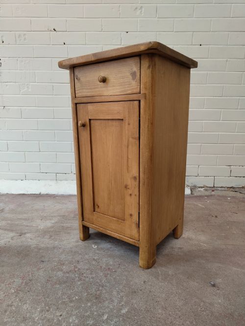 ANTIQUE EARLY 20TH CENTURY PAIR OF SOLID PINE FRENCH BEDSIDE TABLES CUPBOARDS - ADDITIONAL PHOTO 4