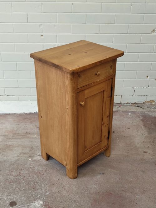 ANTIQUE EARLY 20TH CENTURY PAIR OF SOLID PINE FRENCH BEDSIDE TABLES CUPBOARDS - ADDITIONAL PHOTO 6