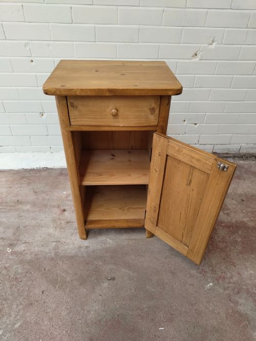 ANTIQUE EARLY 20TH CENTURY PAIR OF SOLID PINE FRENCH BEDSIDE TABLES CUPBOARDS - ADDITIONAL PHOTO 9