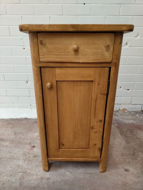 ANTIQUE EARLY 20TH CENTURY PAIR OF SOLID PINE FRENCH BEDSIDE TABLES CUPBOARDS - ADDITIONAL PHOTO 12