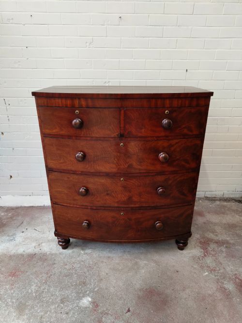 ANTIQUE EARLY VICTORIAN LATE REGENCY MAHOGANY BOW FRONT CHEST FOR DRAWERS - ADDITIONAL PHOTO 1