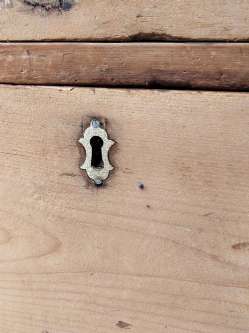 DIMINUTIVE ANTIQUE VICTORIAN SOLID PINE COUNTRY HOUSE CHEST OF DRAWERS - ADDITIONAL PHOTO 1