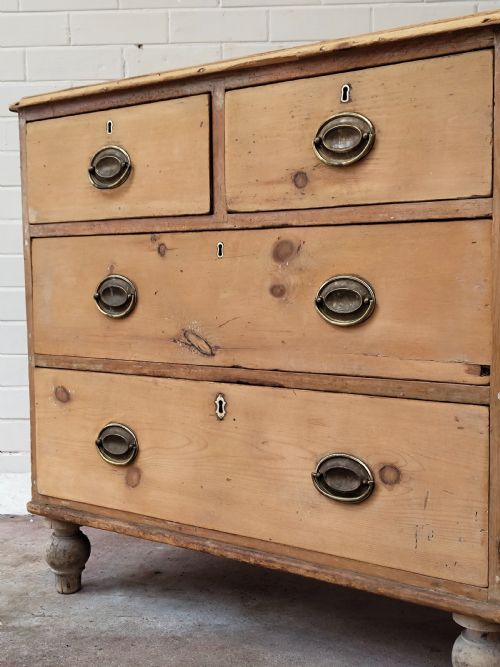 DIMINUTIVE ANTIQUE VICTORIAN SOLID PINE COUNTRY HOUSE CHEST OF DRAWERS - ADDITIONAL PHOTO 4
