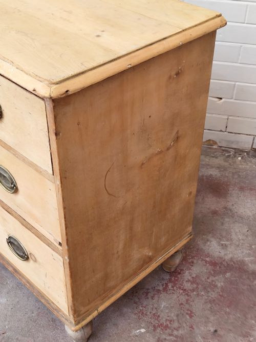 DIMINUTIVE ANTIQUE VICTORIAN SOLID PINE COUNTRY HOUSE CHEST OF DRAWERS - ADDITIONAL PHOTO 5
