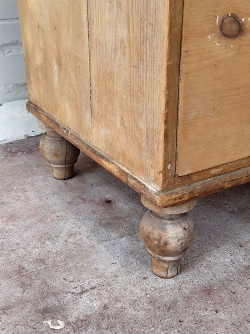 DIMINUTIVE ANTIQUE VICTORIAN SOLID PINE COUNTRY HOUSE CHEST OF DRAWERS - ADDITIONAL PHOTO 10