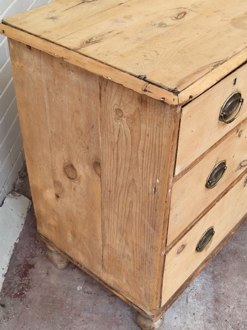 DIMINUTIVE ANTIQUE VICTORIAN SOLID PINE COUNTRY HOUSE CHEST OF DRAWERS - ADDITIONAL PHOTO 11